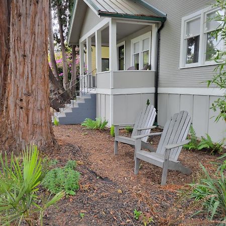 シアトル Modern Craftsman Garden Patio In Georgetownヴィラ エクステリア 写真