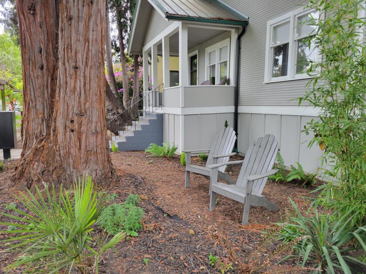 シアトル Modern Craftsman Garden Patio In Georgetownヴィラ エクステリア 写真