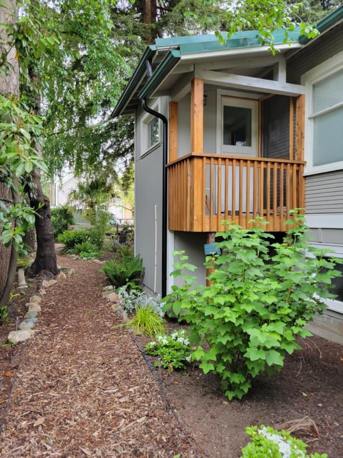 シアトル Modern Craftsman Garden Patio In Georgetownヴィラ エクステリア 写真