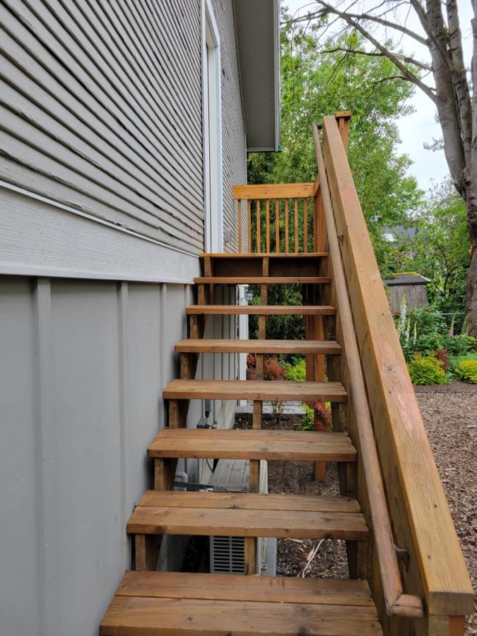 シアトル Modern Craftsman Garden Patio In Georgetownヴィラ エクステリア 写真